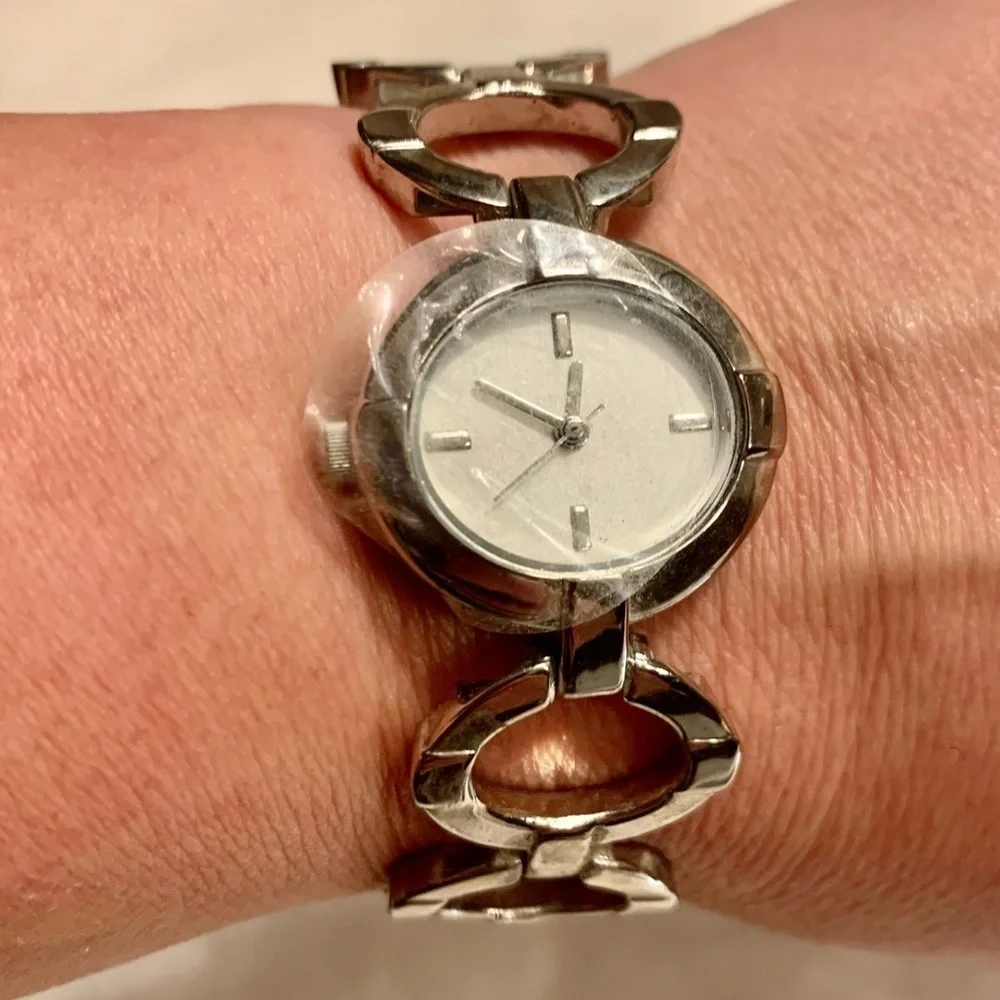 Pedre Vintage Watch Silver-tone Link Design Stainless Steel Back Classic! NEW